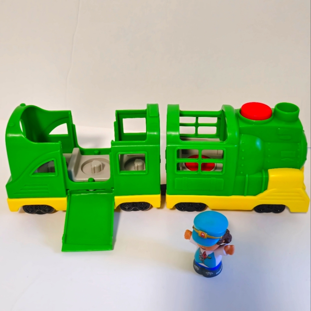 Fisher Price Little People Friendly Green Passenger Train with Sounds & Light - Picture 10 of 17